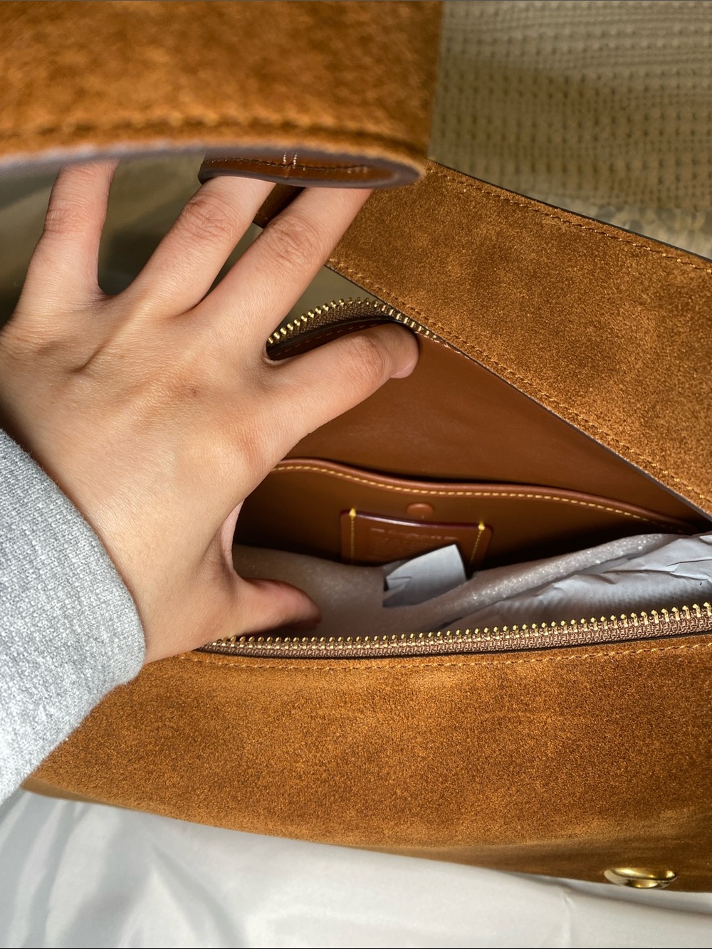 NWT Coach Suede Lola Shoulder Bag in Warm Brown Suede🐻 - Picture 10 of 14